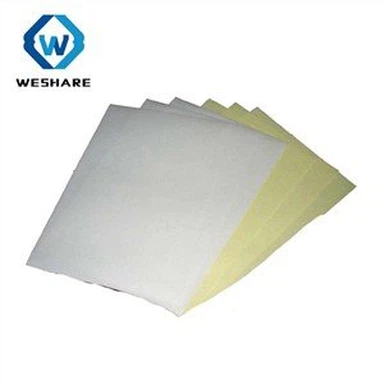 List papirja za sprostitev nalepk